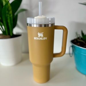 NEW Stanley H2.0 FlowState Tumbler - 40 oz (Yarrow)